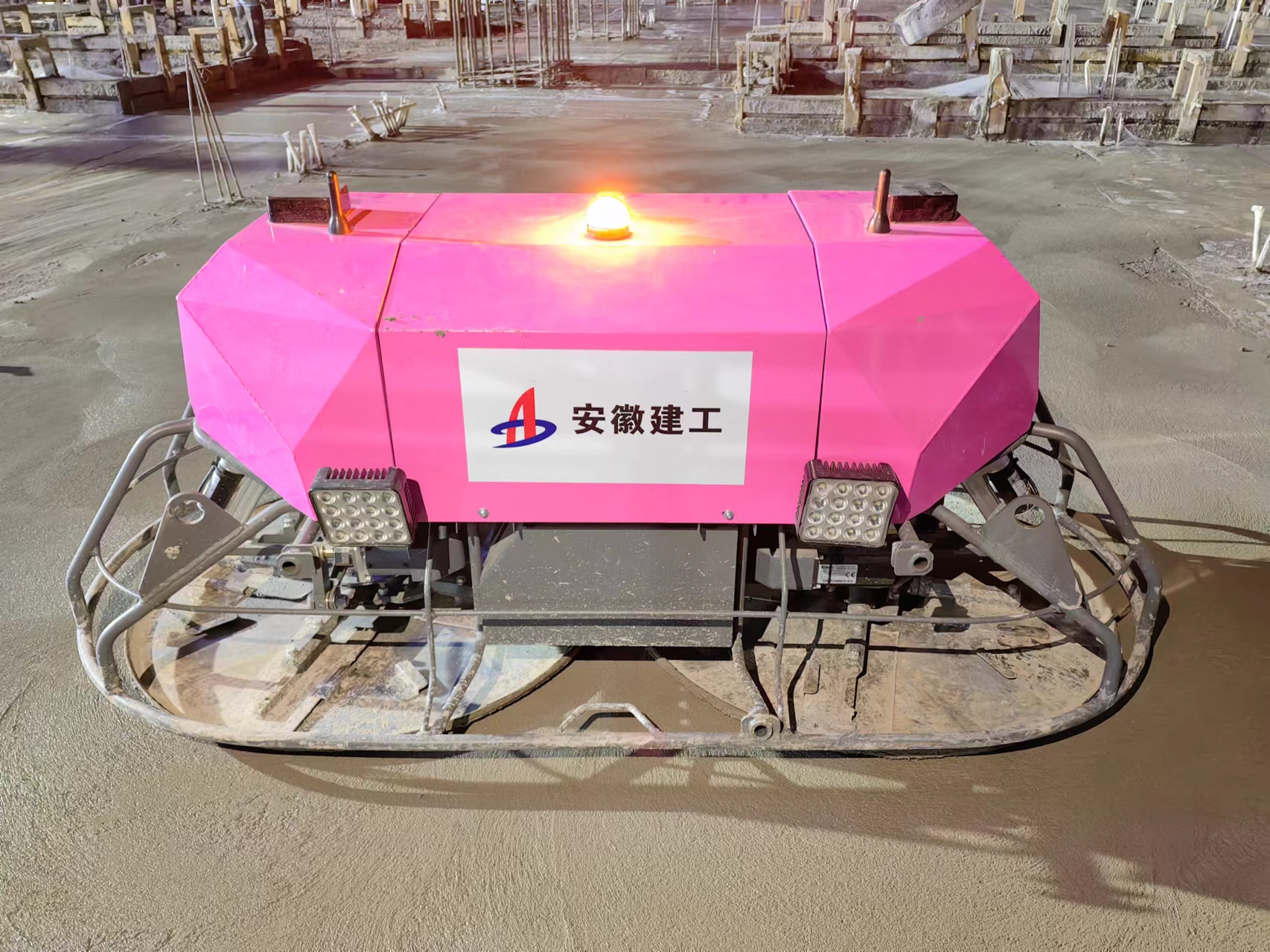 混凝土地面抹光機(jī)器人.jpeg 混凝土地面抹光機(jī)器人.jpeg